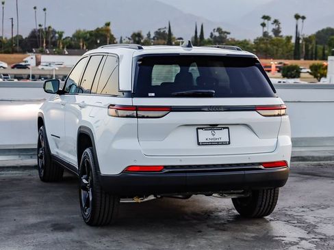 New 2025 Jeep Grand Cherokee Altitude image 7