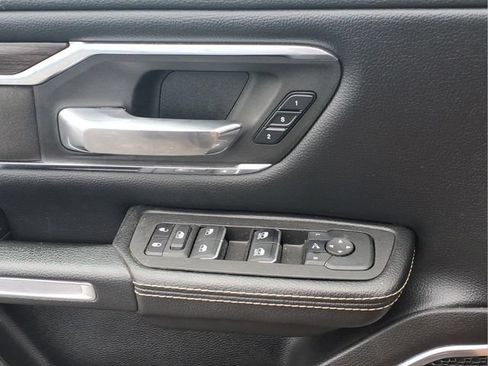 Used 2025 RAM 1500 Laramie AWD/4WD image 17