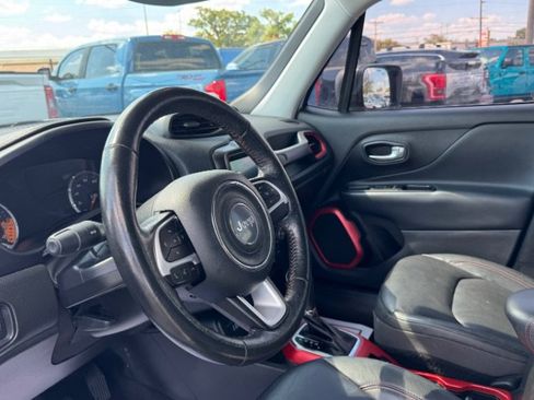Used 2018 Jeep Renegade Trailhawk AWD/4WD image 17