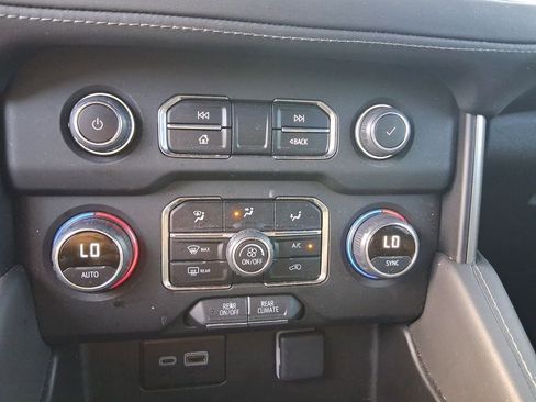 Used 2024 Chevrolet Suburban LS RWD image 30