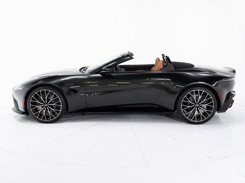 Used 2023 Aston Martin V8 Vantage Roadster image 2