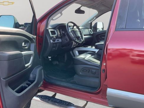 Used 2017 Nissan Titan PRO-4X w/ Pro-4x Convenience Package AWD/4WD image 39