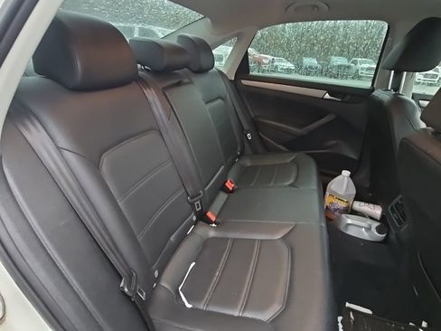 Used 2014 Volkswagen Passat TDI SE FWD image 17