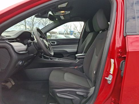 Used 2023 Jeep Compass Sport image 13