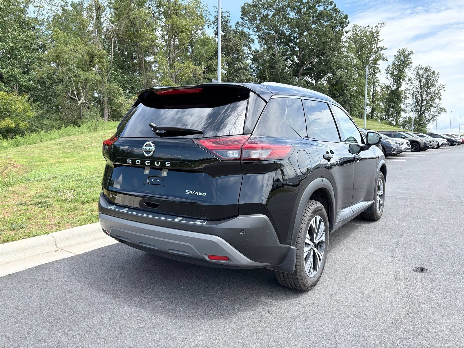 Used 2021 Nissan Rogue SV w/ Premium Package AWD/4WD image 9