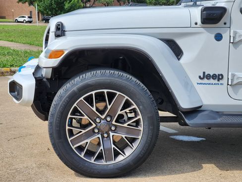 Used 2023 Jeep Wrangler Unlimited Sahara AWD/4WD image 8