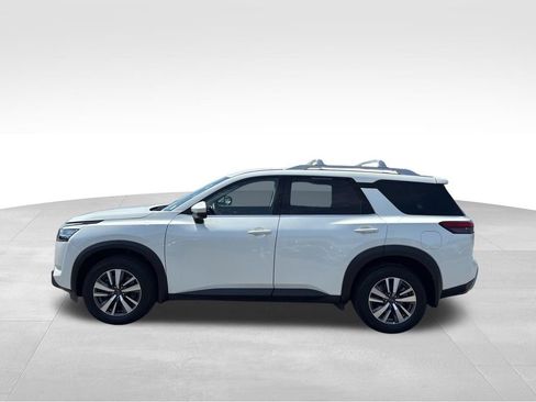Used 2024 Nissan Pathfinder SL AWD/4WD image 9