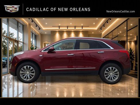 Used 2017 Cadillac XT5 Luxury w/ Driver Awareness Package FWD image 6