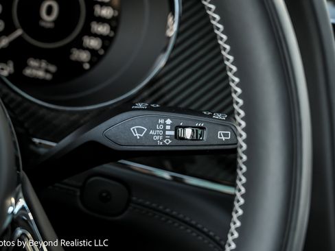 Used 2024 Bentley Bentayga image 45