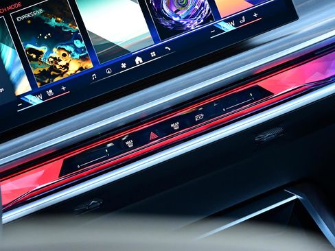 Used 2025 BMW 740i image 28