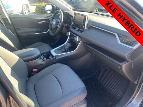 Used 2021 Toyota RAV4 XLE image 12