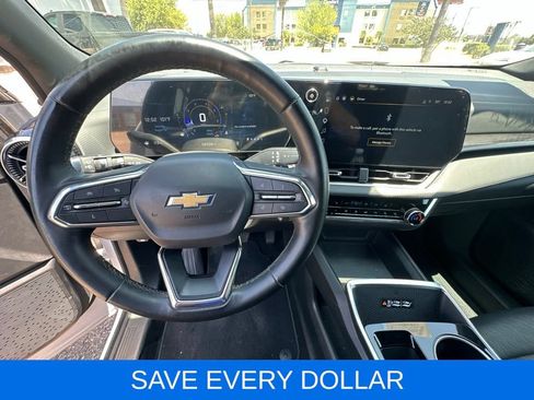 Used 2025 Chevrolet Equinox LT w/ Convenience Package II FWD image 9