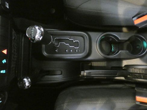 Used 2018 Jeep Wrangler Unlimited Sport S AWD/4WD image 15