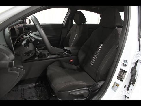 Certified 2025 Hyundai Elantra Sport FWD image 5