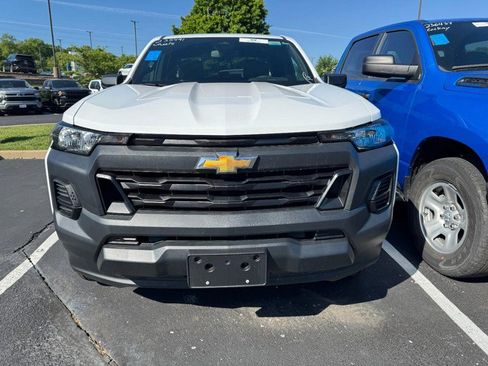 Used 2024 Chevrolet Colorado W/T RWD image 2