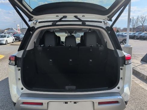 Used 2024 Nissan Pathfinder SL w/ SL Premium Package image 23