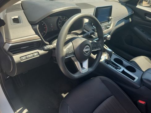 Used 2025 Nissan Altima 2.5 SV FWD image 16