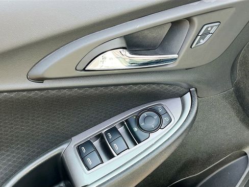 Used 2025 Chevrolet Malibu LT FWD image 12