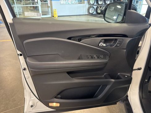 New 2026 Honda Ridgeline Black Edition image 19