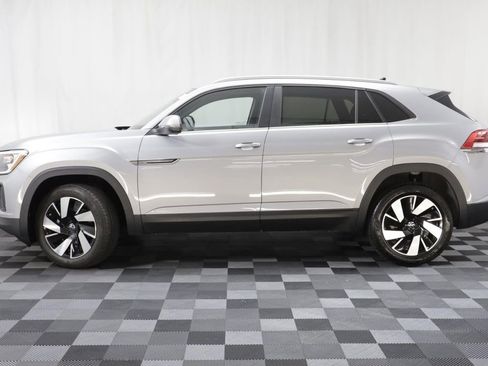Used 2025 Volkswagen Atlas Cross Sport SE AWD/4WD image 4
