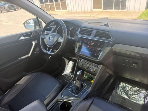 Used 2021 Volkswagen Tiguan SEL FWD image 21