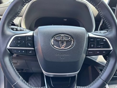 Used 2025 Toyota Highlander XSE AWD/4WD image 23