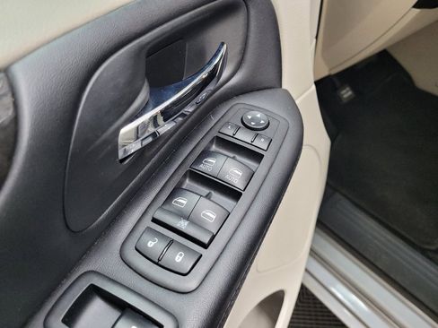 Used 2018 Dodge Grand Caravan SE FWD image 27