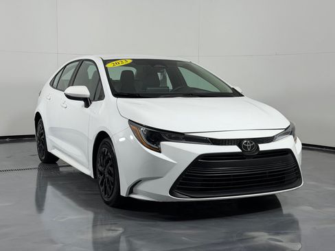 Used 2023 Toyota Corolla LE FWD image 3