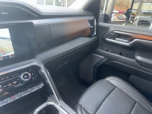 Used 2024 GMC Sierra 3500 Denali w/ Denali Reserve Package image 31