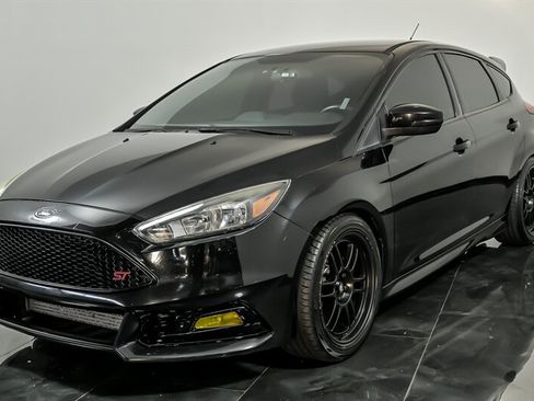 Used 2018 Ford Focus ST FWD image 5