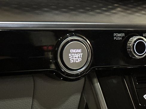 Certified 2023 Kia Carnival SX Prestige FWD image 32