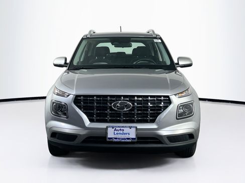 Used 2024 Hyundai Venue SEL FWD image 2