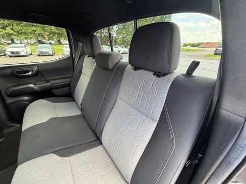 Used 2022 Toyota Tacoma TRD Sport AWD/4WD image 8