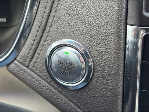 Used 2017 Lincoln Continental Reserve w/ Luxury Package image 43