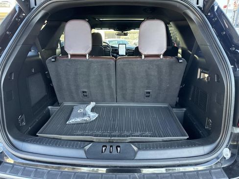 Used 2022 Ford Explorer Platinum image 9
