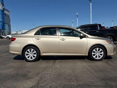Used 2012 Toyota Corolla LE image 12