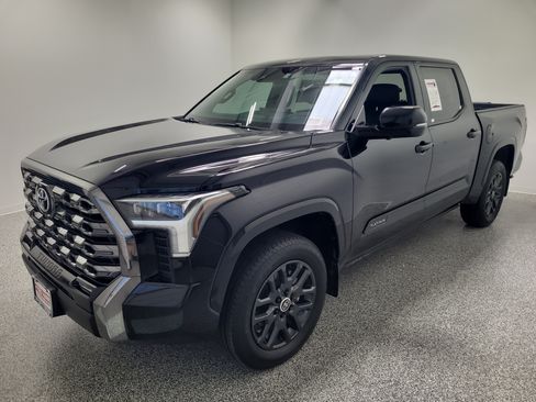 Used 2024 Toyota Tundra Platinum AWD/4WD image 2