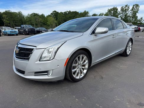 Used 2017 Cadillac XTS Luxury FWD image 1