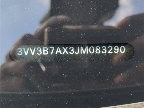 Used 2018 Volkswagen Tiguan SE FWD image 2