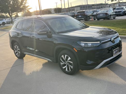 Used 2025 Volkswagen Tiguan S image 2