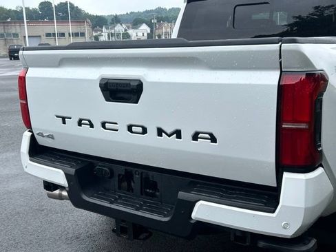 Certified 2024 Toyota Tacoma SR5 AWD/4WD image 13