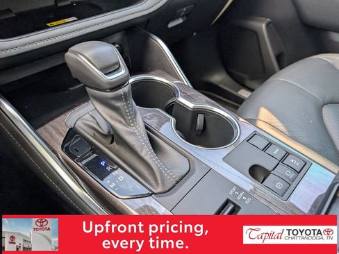 Used 2023 Toyota Highlander Limited FWD image 24