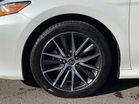 Used 2021 Toyota Camry XLE w/ Cold Weather Package image 19