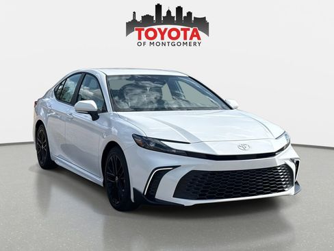 New 2026 Toyota Camry SE image 1