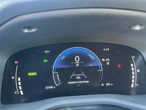 Used 2025 Toyota Camry SE image 10