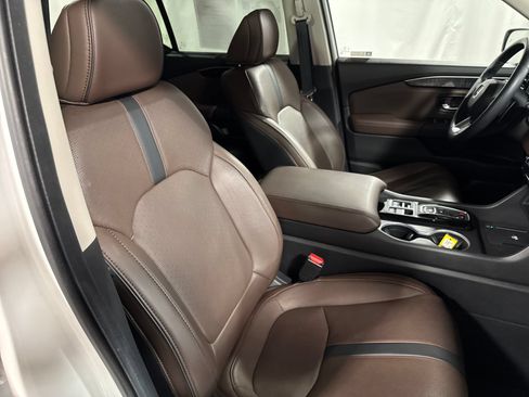 Used 2025 Honda Pilot Elite image 27