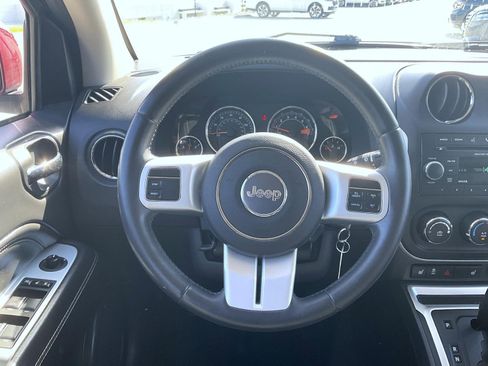 Used 2017 Jeep Compass Latitude AWD/4WD image 13