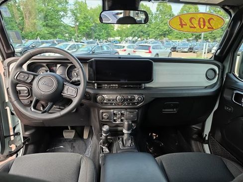 Used 2024 Jeep Wrangler Unlimited w/ Convenience Group AWD/4WD image 12