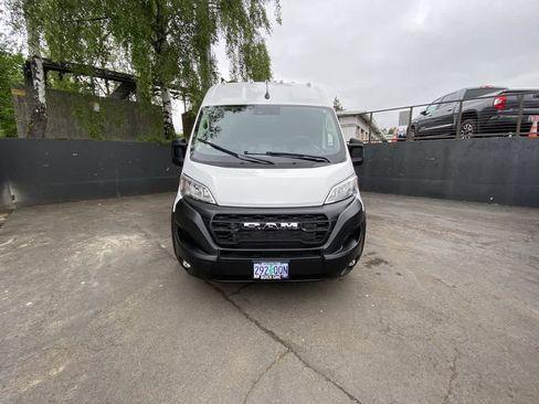 Used 2026 RAM ProMaster 2500 w/ Convenience Group FWD image 9