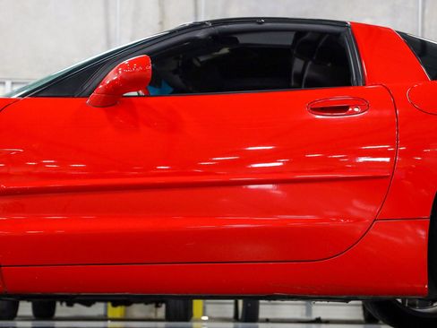 Used 1999 Chevrolet Corvette Coupe w/ Roof Pkg image 21